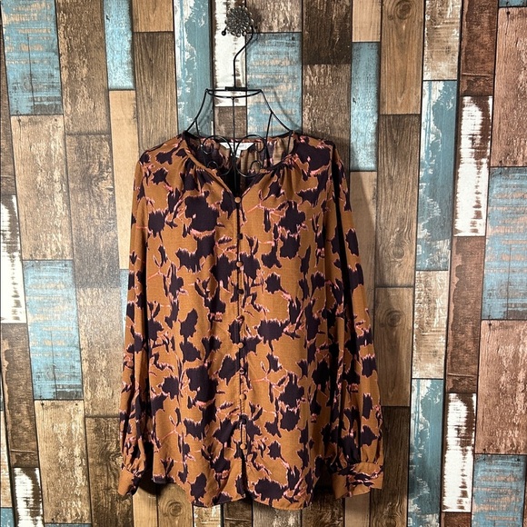 Floral Women's button down Blouse - Picture 1 of 16